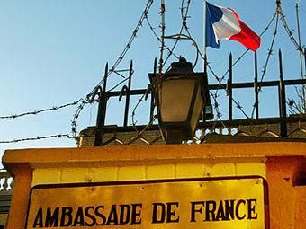 Франция возобновила посольство в Триполи 