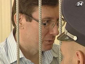 Суд согласился пустить к Луценко врачей Суд согласился пустить к Луценко врачей