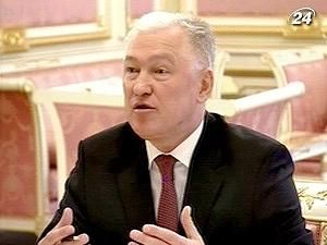 Азаров попросив Януковича покарати Аніщенка