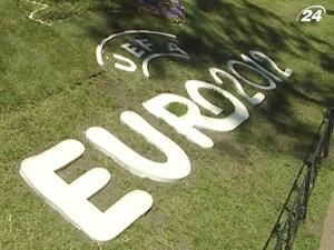 "Випустили" перших англомовних волонтерів Євро-2012
