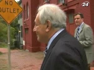 Экс-глава МВФ Стросс-Кан посетил бывшее место работы Экс-глава МВФ Стросс-Кан посетил бывшее место работы