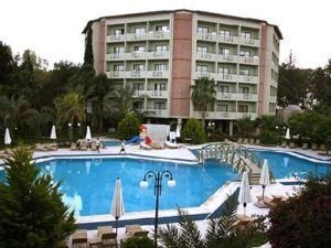 В Турецком отеле отравились более сотни российских туристов В Турецком отеле отравились более сотни российских туристов