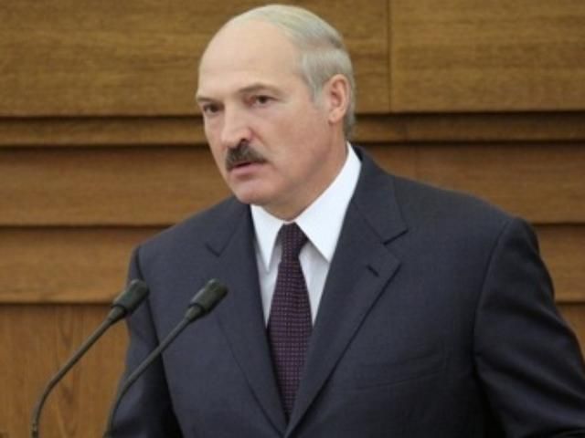 Лукашенко "відпустив" рубль