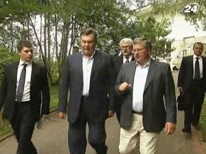 Янукович зустрівся з Коморовським у Ґданську