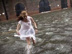 В США на смену "Айрин" надвигается "Катя" В США на смену "Айрин" надвигается "Катя"