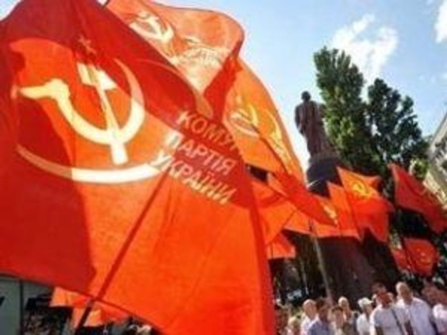 Офис КПУ в Донецке разгромили и разрисовали свастикой Офис КПУ в Донецке разгромили и разрисовали свастикой