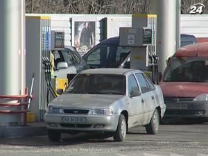 Думки уряду і експертів щодо цін на пальне розбігаються Думки уряду і експертів щодо цін на пальне розбігаються