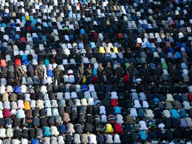 В Москве отпраздновали мусульманский праздник Ураза-байрам