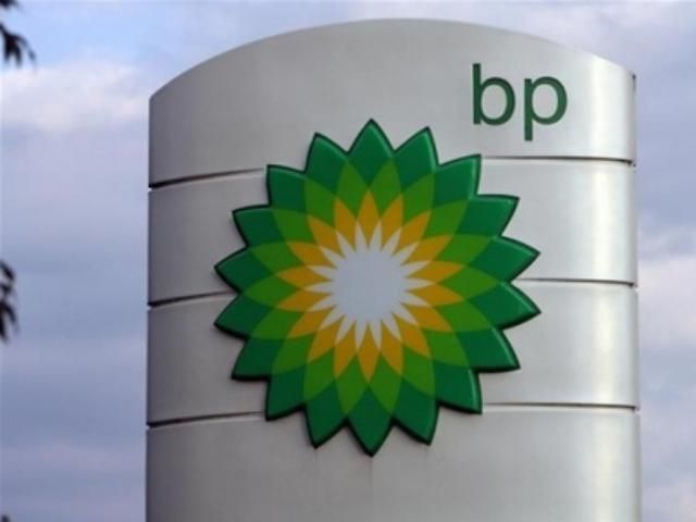 В офісі британської компанії слідчі проводять виїмку документації В офісі британської компанії слідчі проводять виїмку документації