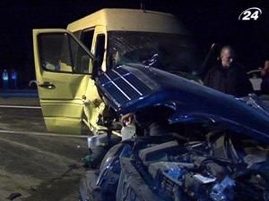 Житомирщина: 3 человек погибли при столкновении маршрутки и легковушки 