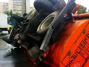 Внаслідок ДТП на Миколаївщині вилилось 3,5 тонни дизпалива Внаслідок ДТП на Миколаївщині вилилось 3,5 тонни дизпалива