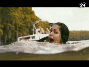 "Челюсти 3D": подростки не подозревают об опасности в глубине озера "Челюсти 3D": подростки не подозревают об опасности в глубине озера