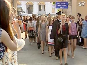 В ВУЗах первокурсников "посвятили" в студенты В ВУЗах первокурсников "посвятили" в студенты