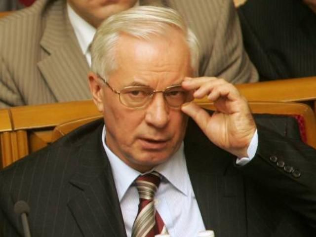 Азаров хоче швидше об'єднати податківців і митників