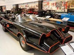 "Бэтменмобиль" выставили на продажу "Бэтменмобиль" выставили на продажу