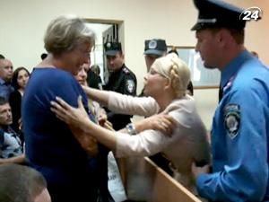 Тимошенко знову залишили під вартою