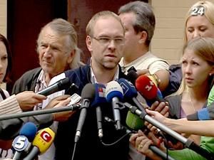 Власенко: Каждый пытается выслужиться перед Януковичем по делу Тимошенко Власенко: Каждый пытается выслужиться перед Януковичем по делу Тимошенко