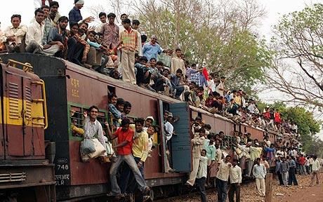 Індійські залізничники образились на сценарій нового фільму про Бонда