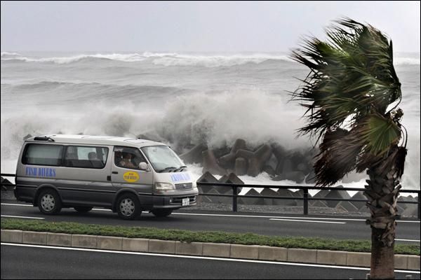 В результате тайфуна в Японии пострадали 15 человек 