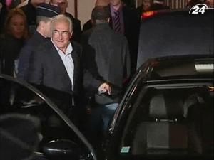 Екс-глава МВФ Стросс-Кан повернувся до Франції Екс-глава МВФ Стросс-Кан повернувся до Франції