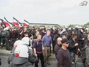 Марш неонацистов перерос в стычку с полицией