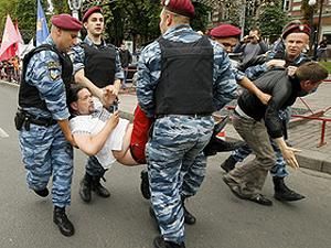 "Беркут" снес палатки сторонников Тимошенко 