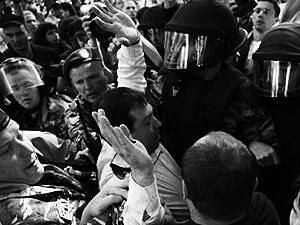 На Крещатике между "Беркутом" и сторонниками Тимошенко завязалась драка