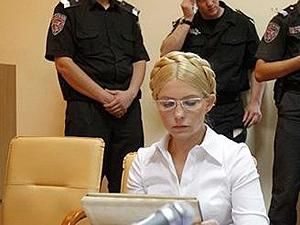 Тимошенко попросила депутатов покинуть суд и пойти защищать людей