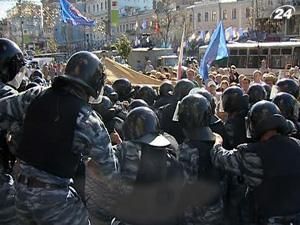 "Беркут" снес палаточный городок возле Печерского суда "Беркут" снес палаточный городок возле Печерского суда