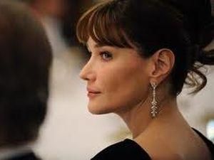 Карла Бруні вирішила не показувати свою майбутню дитину ЗМІ Карла Бруні вирішила не показувати свою майбутню дитину ЗМІ