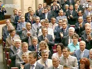 Дев'яту сесію Верховної Ради відкрили зі скандалом Дев'яту сесію Верховної Ради відкрили зі скандалом