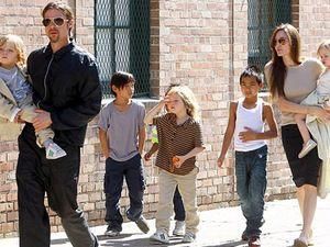 Анджелина Джоли ищет школу для детей в Лондоне 