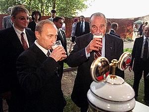 Путин за пивом поблагодарил Шредера за "Nord Stream"
