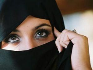 Мусульманкам у Криму заборонили фотографуватися на права в хіджабі