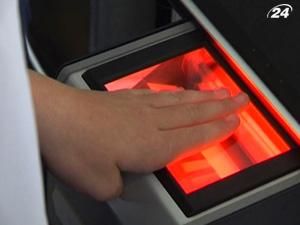 У консульстві Угорщини в Ужгороді почали видавати біометричні перепустки