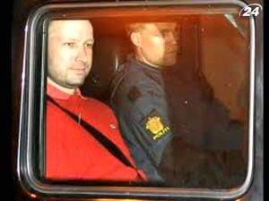 Lacoste просит запретить Брейвику носить ее одежду Lacoste просит запретить Брейвику носить ее одежду