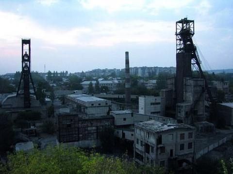 На Луганщине уже третий день не могут вызволить затопленных горняков На Луганщине уже третий день не могут вызволить затопленных горняков