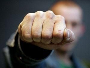 У Києві невідомі напали на посадовця з міноборони У Києві невідомі напали на посадовця з міноборони