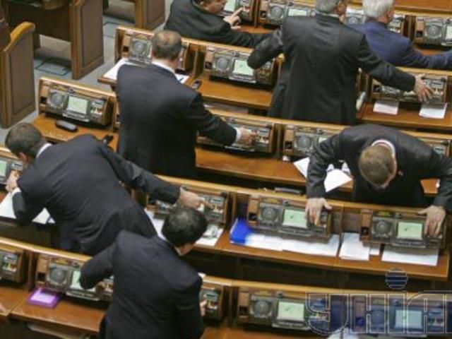 Депутати ухвалили пріоритети Азарова на 10 років Депутати ухвалили пріоритети Азарова на 10 років