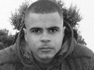 Лондонский полицейский, застреливший мужчину - действовал правильно Лондонский полицейский, застреливший мужчину - действовал правильно