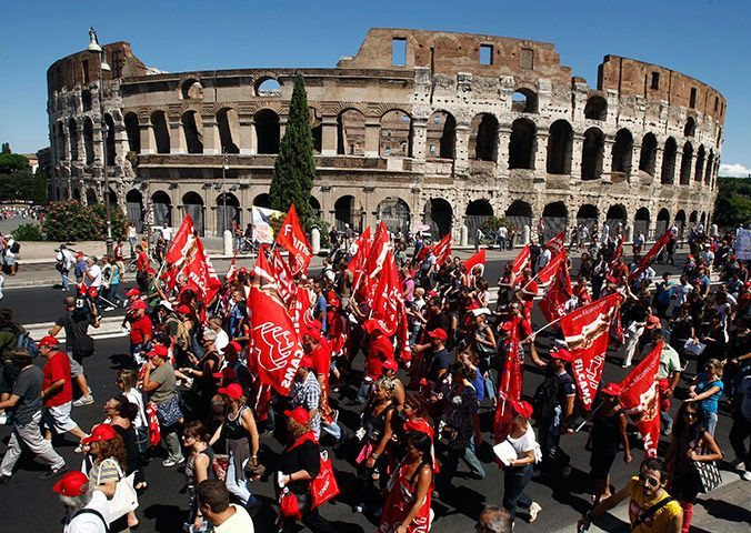 Жители Италии вышли протестовать против власти на улицы