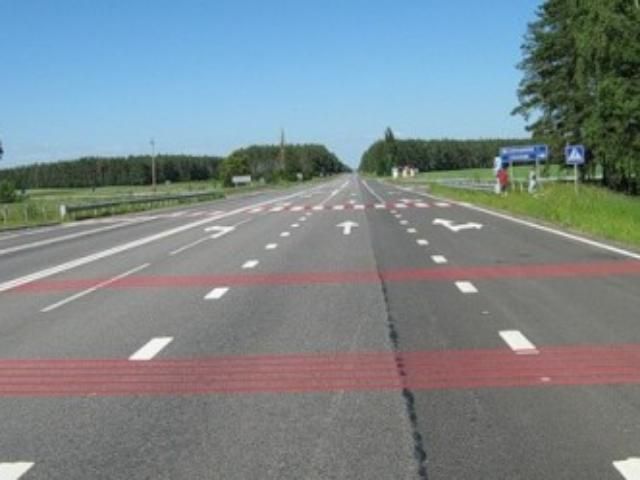 Украина закончила ремонт трассы "Киев-Москва" Украина закончила ремонт трассы "Киев-Москва"