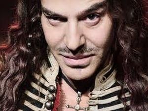 Суд визнав Джона Гальяно винним у антисемітизмі і расизмі Суд визнав Джона Гальяно винним у антисемітизмі і расизмі