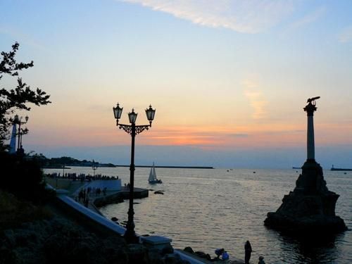 Сегодня чтят память защитников Севастополя Сегодня чтят память защитников Севастополя