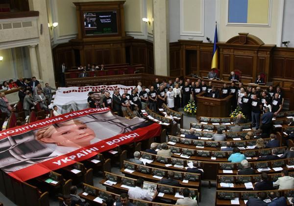 Депутат: К Юрию Луценко применяют пытки Депутат: К Юрию Луценко применяют пытки