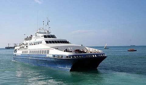 Паром с 500-ми пассажирами на борту потерпел крушение у берегов Танзании Паром с 500-ми пассажирами на борту потерпел крушение у берегов Танзании