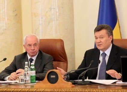 Янукович и Азаров поздравили украинских кинематографистов с профессиональным праздником
