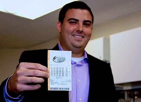 Сын миллионера выиграл 100 миллионов долларов в лотерее
