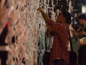 11 сентября: Жители Нью-Йорке пишут послания в память о погибших