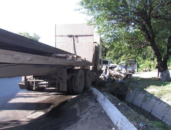 В Маріуполі ДТП. Троє людей загинуло, троє постраждало